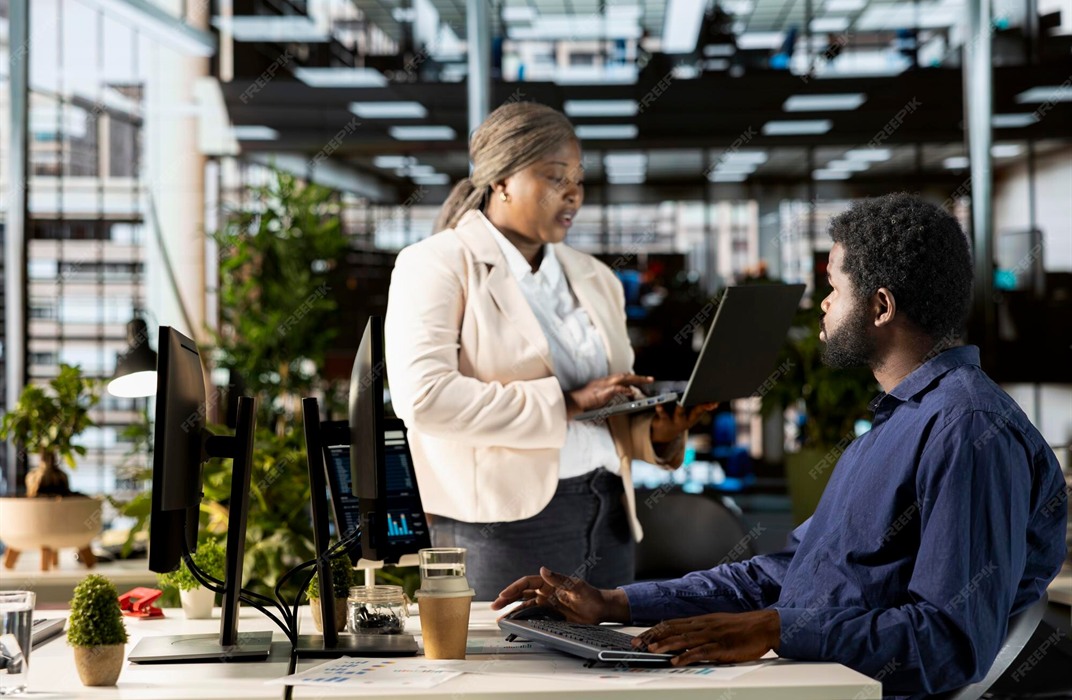 Team collaborating around performance insights